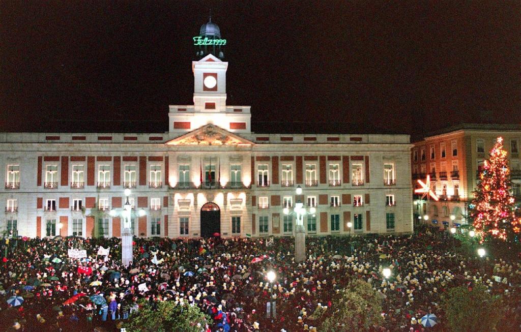 Puerta del Sol -de la Cruz Isabel I0 & Parking - 3