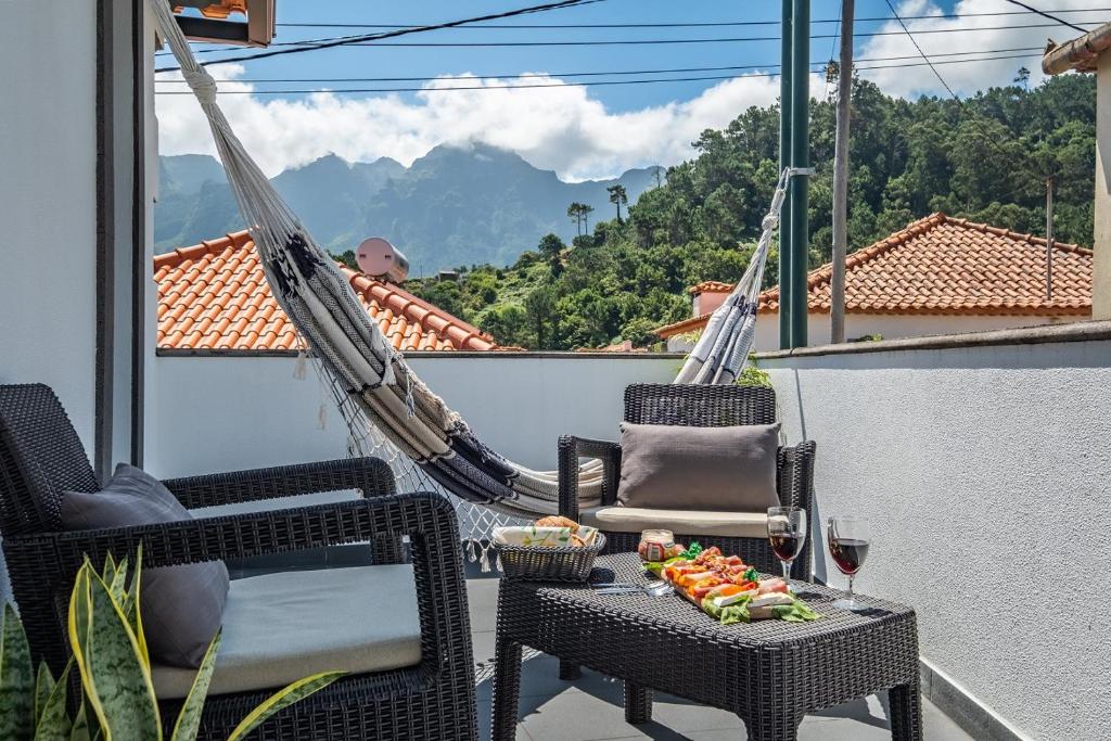 Basalt Dwelling II by Homie, São Vicente