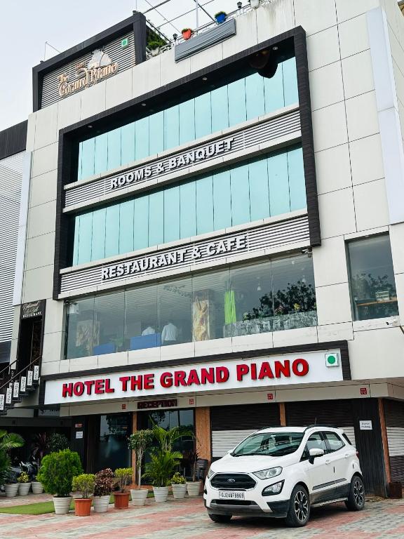 Hotel The Grand Piano - Best Business Hotel in Patan