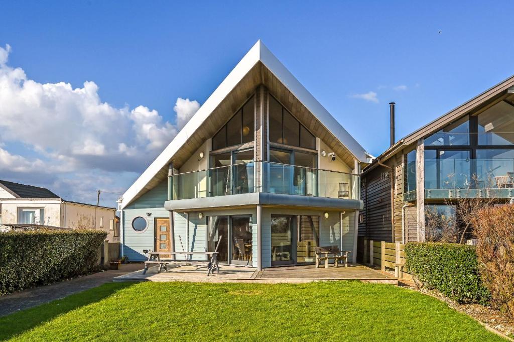 Le Var - Beachfront home in Bracklesham Bay, Chichester