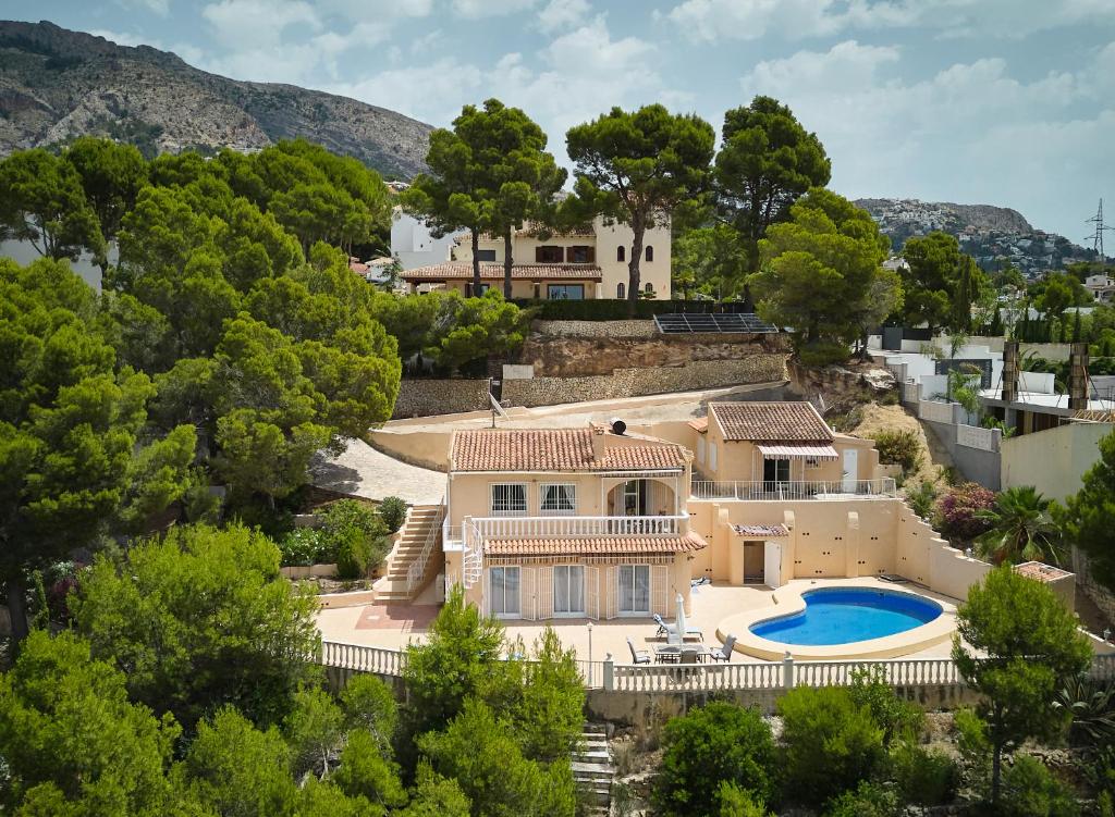 Villa with pool and hot tub on golf course - 2
