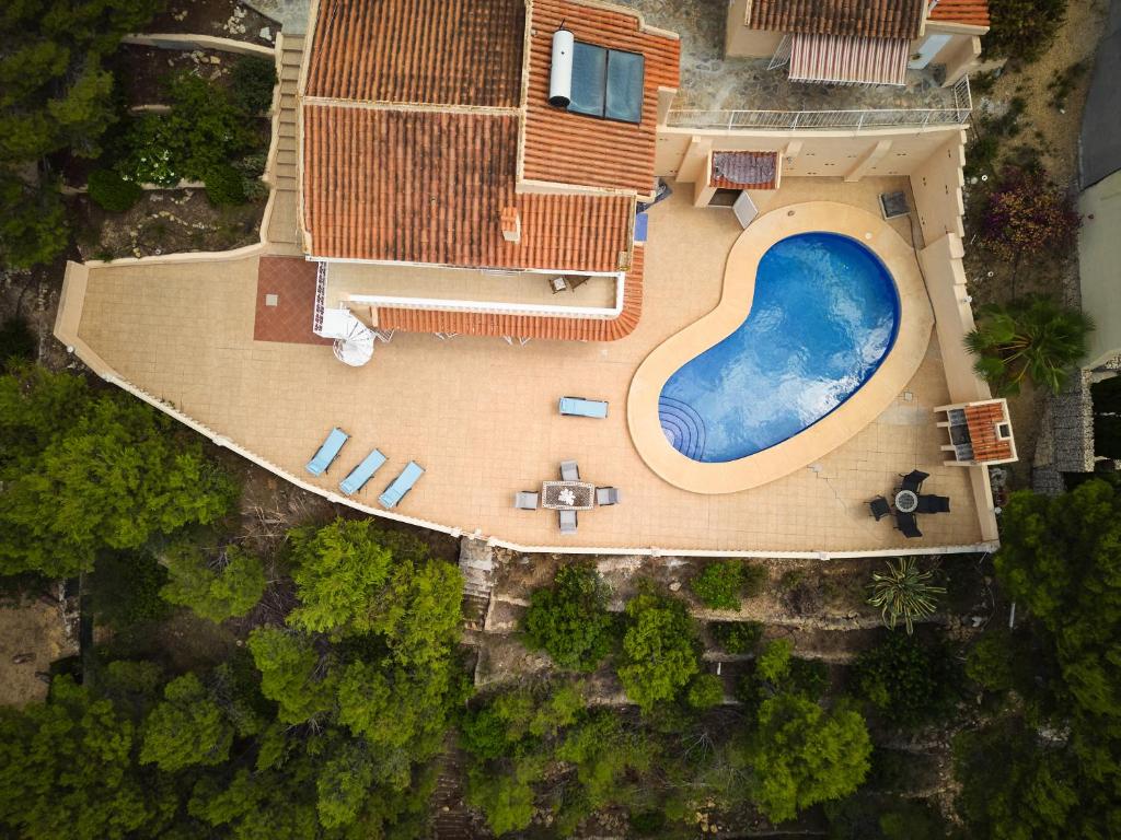 Villa with pool and hot tub on golf course - 3