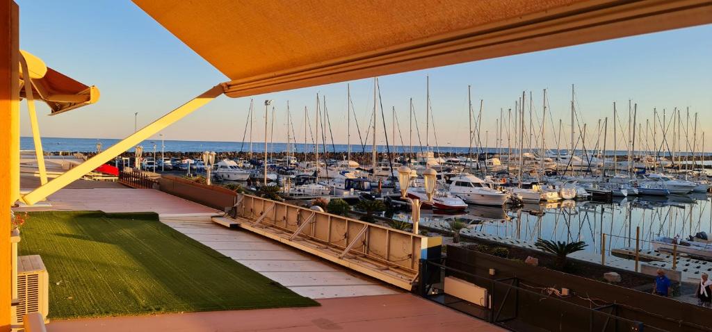 Résidence de standing la Pêcherie Spacieux T3 comme un cocon familial vue mer et sur l'avant port Sur le bout du bout de Cap d'Agde seule cap en Occitanie - 4