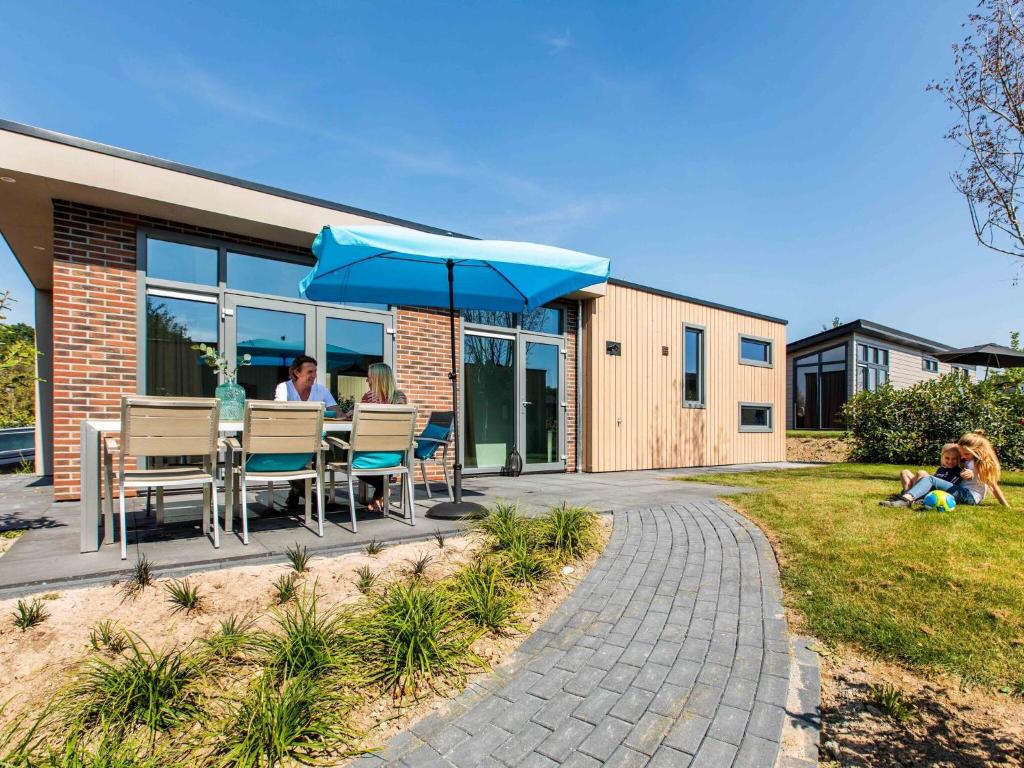Luxurious chalet with outdoor sauna and spa, just 5 km from Valkenburg