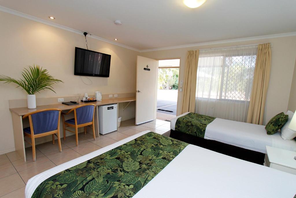The Palms Motel — Hotel in Chinchilla