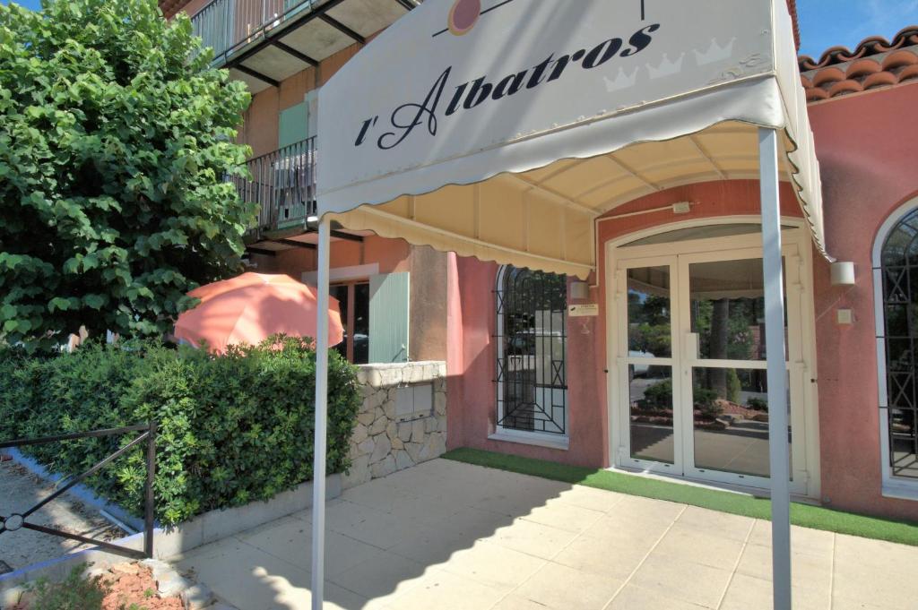 Studio Albatros Terrasse en RDJ Parking privé Piscine proche Golf, Tennis Grasse - 5