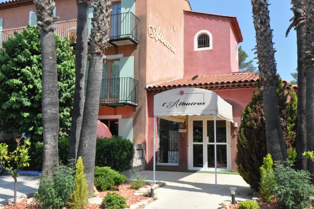 Studio Albatros Terrasse en RDJ Parking privé Piscine proche Golf, Tennis Grasse - 4