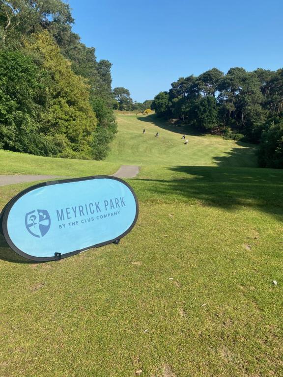 Golf course [on-site]