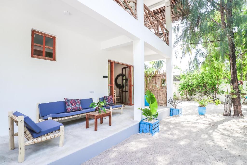 Exterior view, New Teddy's on the Beach in Zanzibar