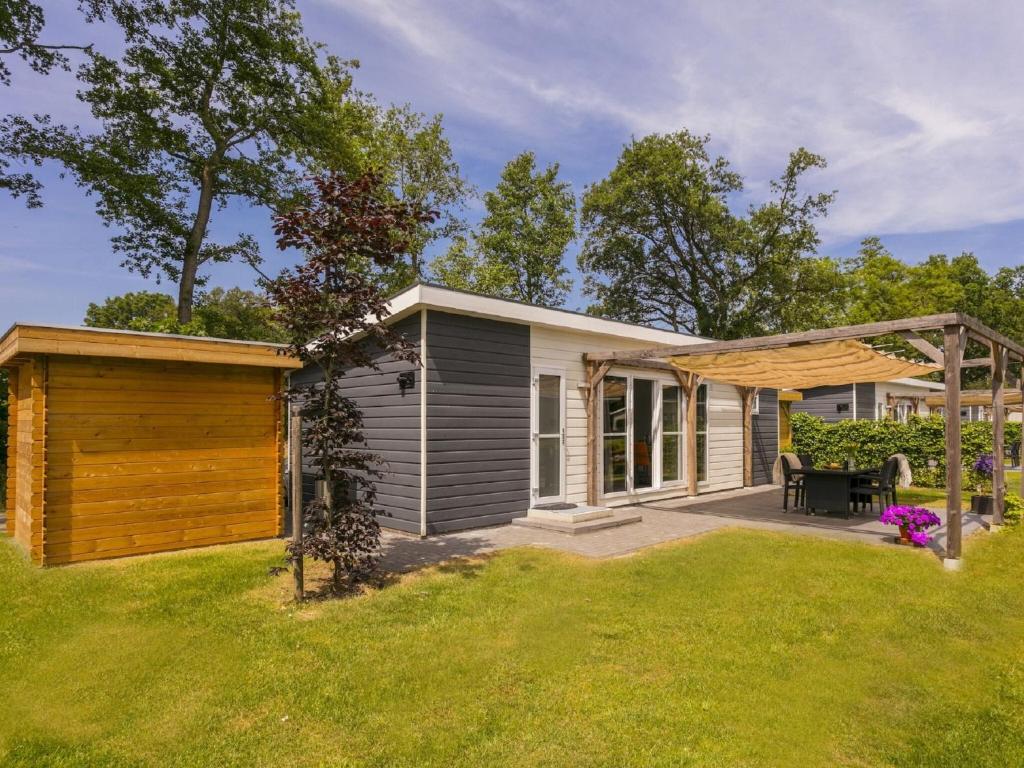Sunlit Chalet by the Pond, Lochem
