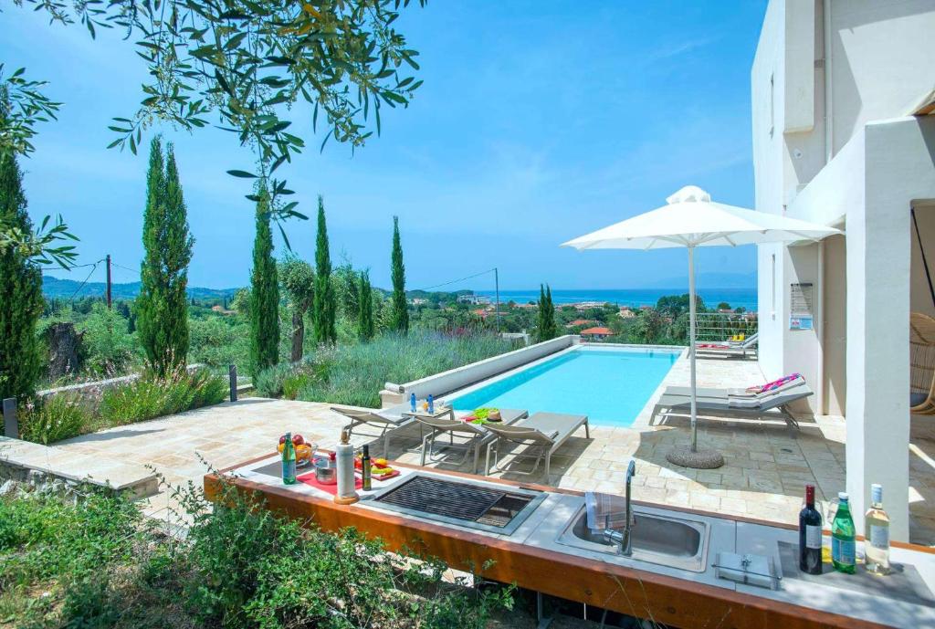 Olivia by Vintage Travel, Acharavi