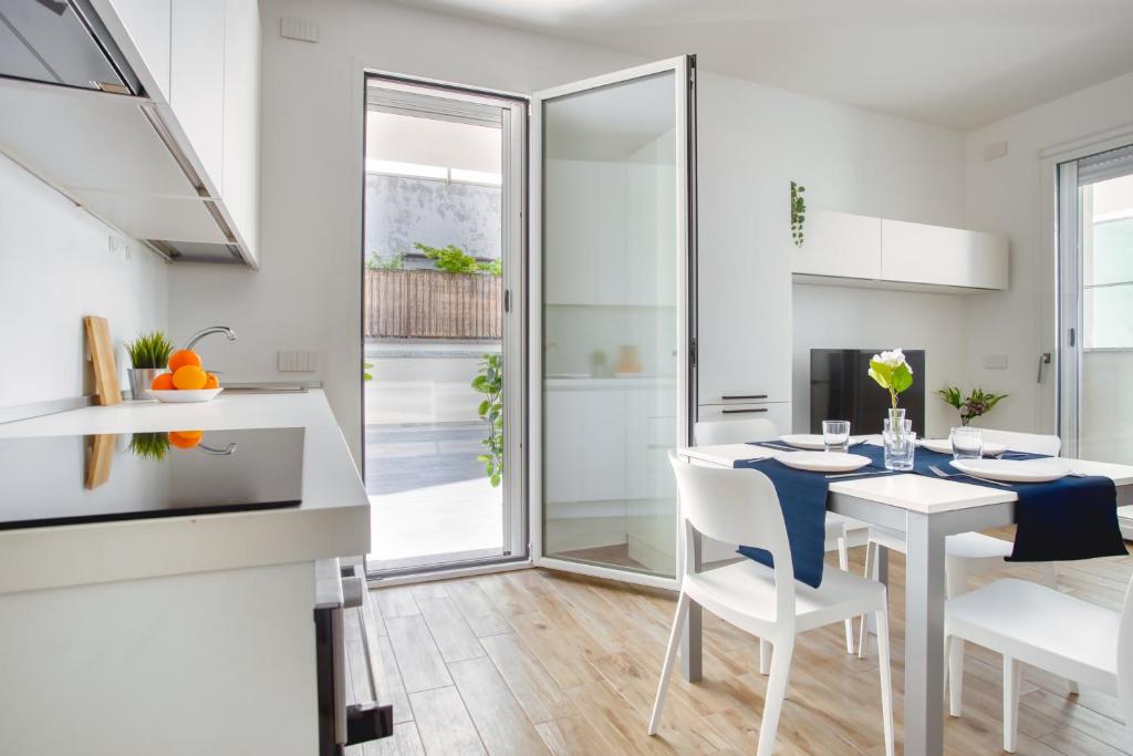 Just Urban Stays - Modern 1-BR Flat with 90 sqm Terrace - M4 Tolstoj - 5