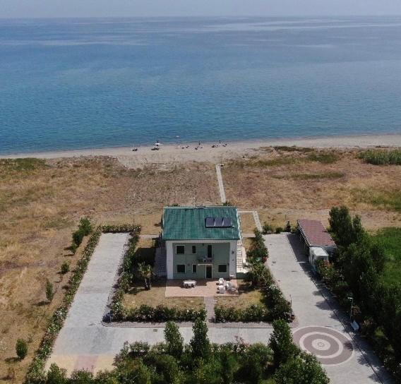 Green House Beach — Hotel in Mandatoriccio Mare
