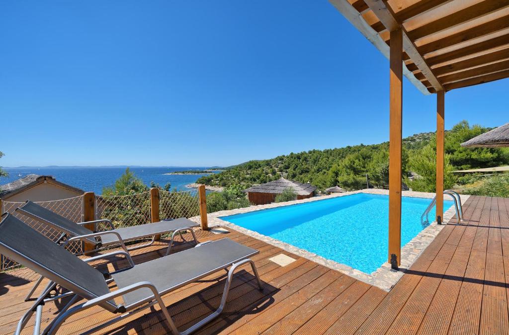 Golden Haven Luxe Glamp Resort photo