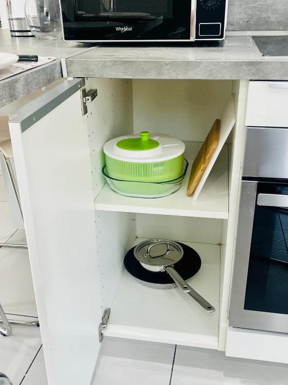 SUPERBE DUPLEX DESIGN NEUF 2 CHAMBRES, CLIMATISE TOUT CONFORT, FACILE D,ACCES STATIONNEMENT GRATUIT - 5