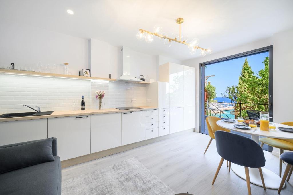 Proche Monaco, vue mer, accès plage et jardin privatif, Saint-Antoine