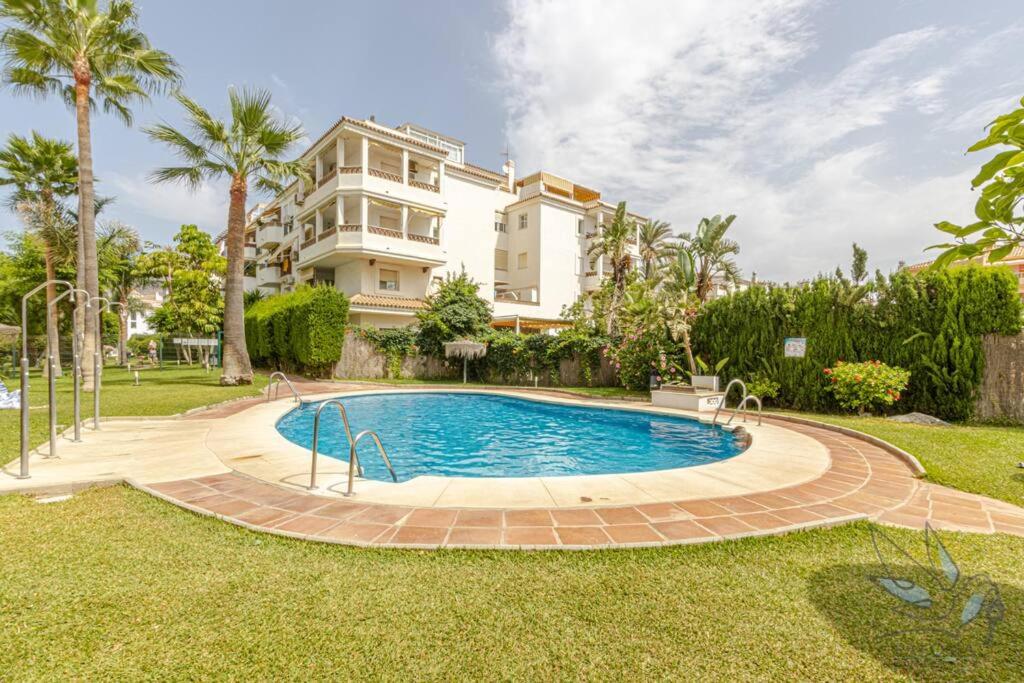 3Bdr 2 Bath Apt with parking in the best location - 2