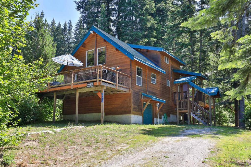 Leavenworth Cabin 3 Mi to Lake Wenatchee Hot Tub!