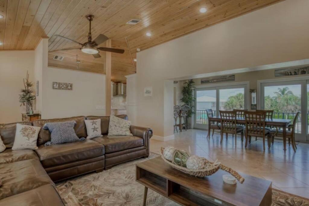 Salty Slumber Relaxing 2 bedroom 2 bath Get Away in the Lower Keys