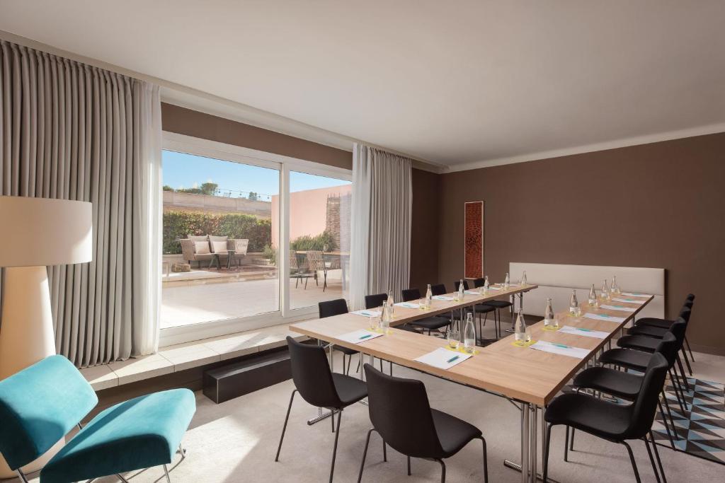 غرفة الاجتماعات/الاحتفالات