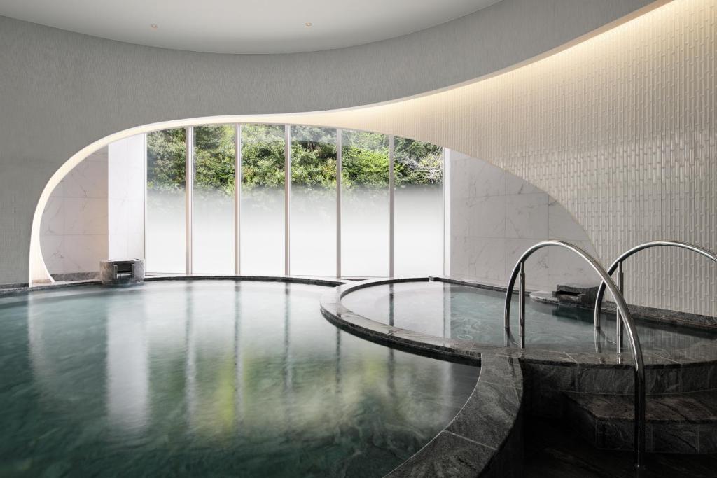 Hot spring bath
