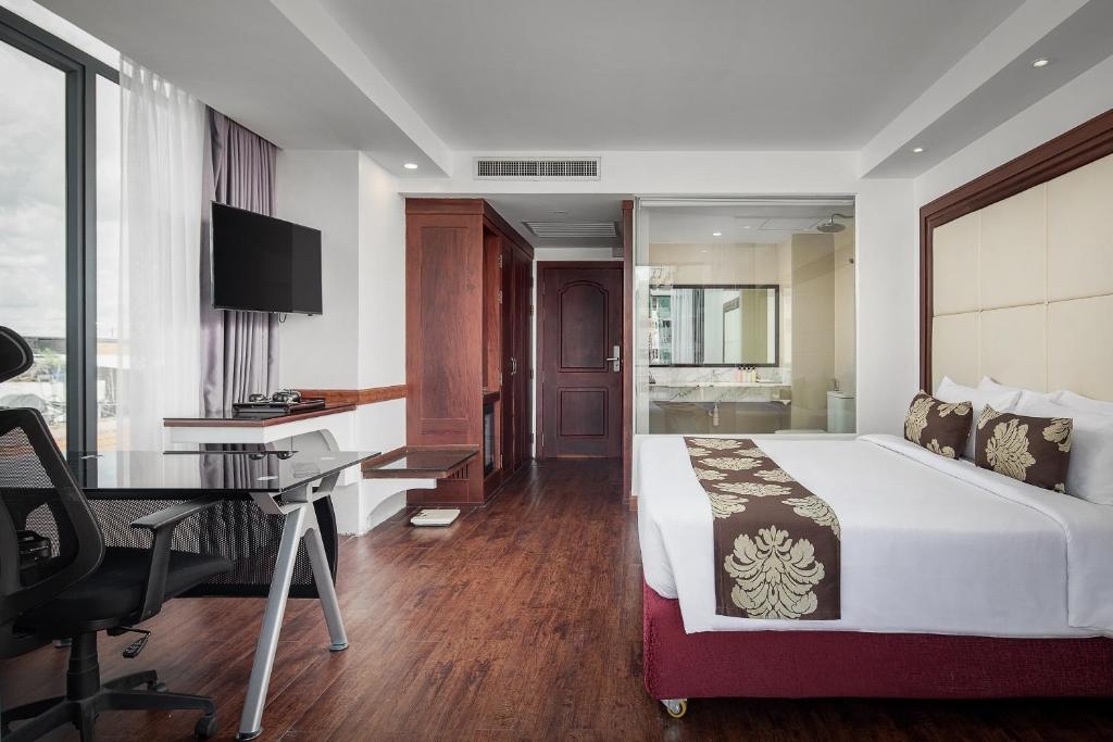 Shared lounge/TV area