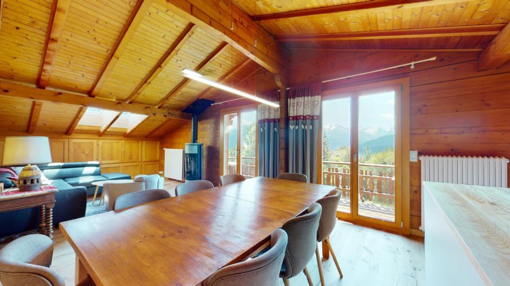 Apartment with spectacular view of the peaks, Crans-Montana