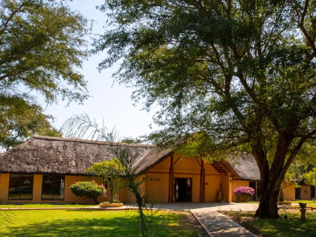 Kayova River Lodge, hotel in Ndiyona