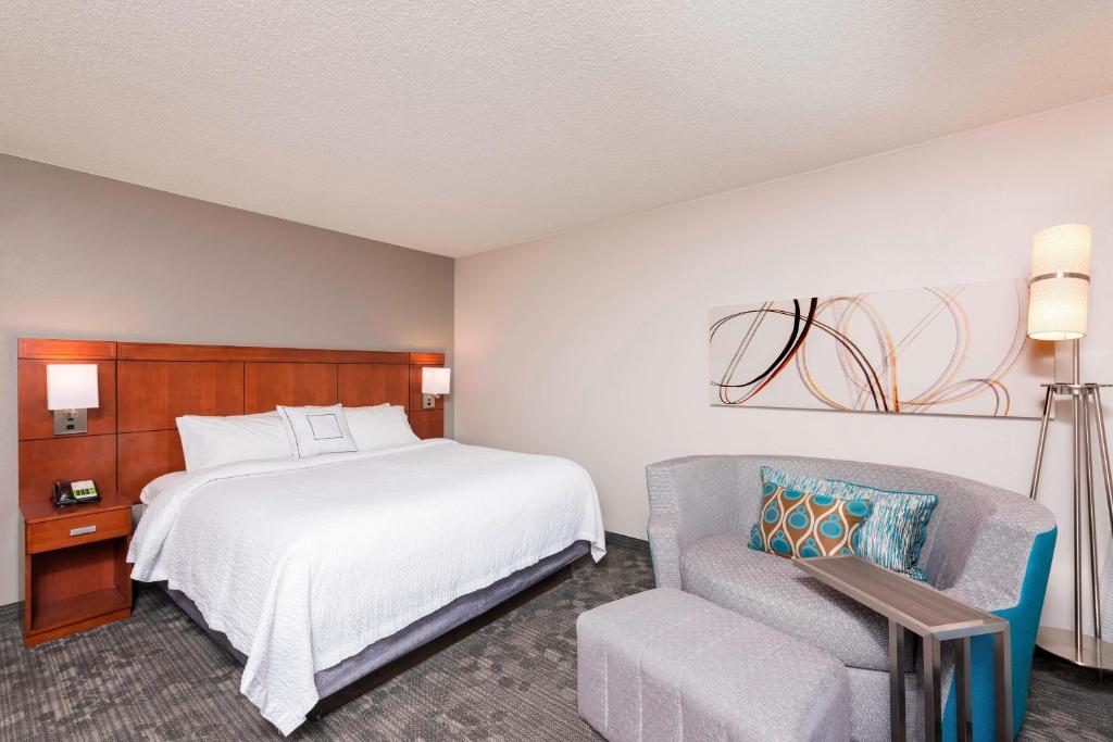 Courtyard by Marriott Louisville Downtown photo