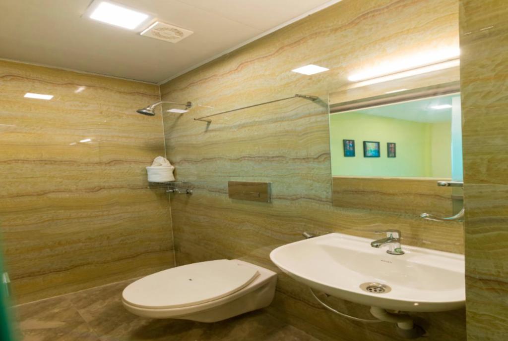Hotel New Sky Palace Residency photo