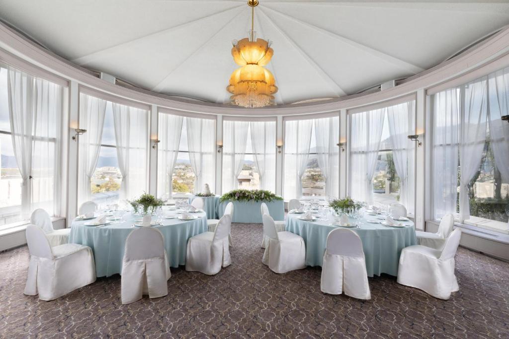 Banquet hall