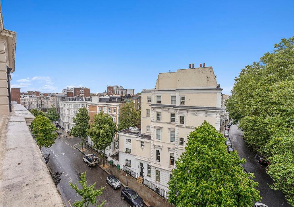 Courtfield Apartments photo