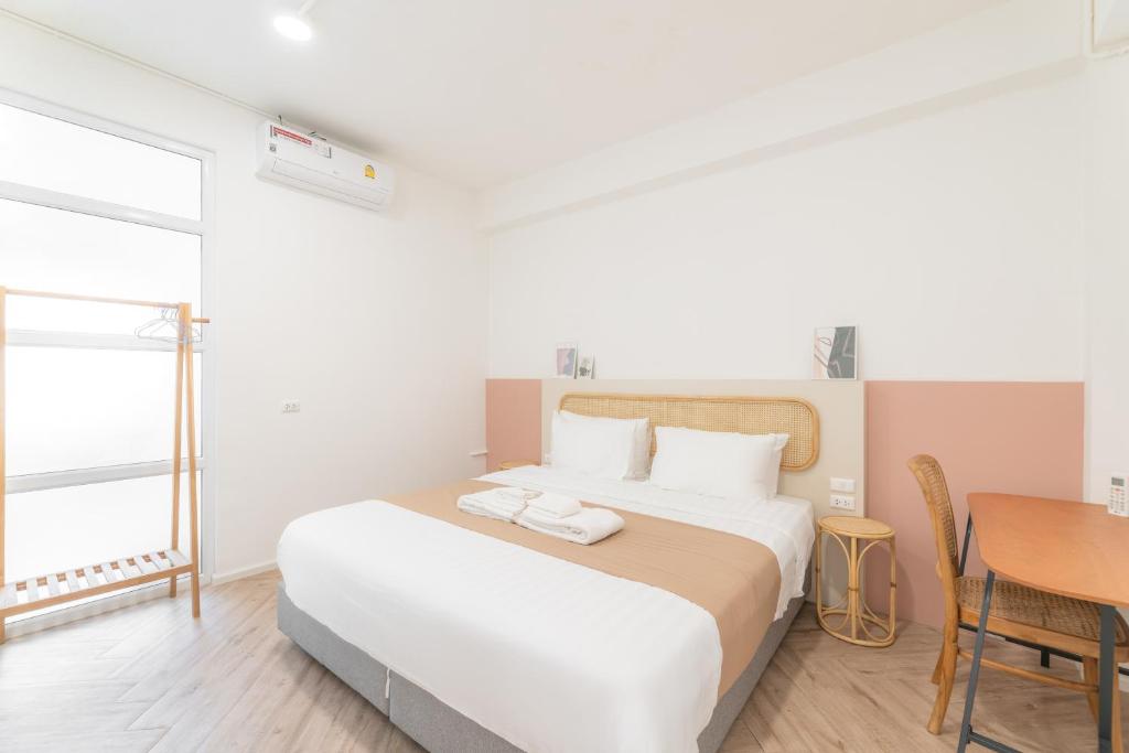 Evergreen apartment by Beginning with, 3BR in heart of Nimman