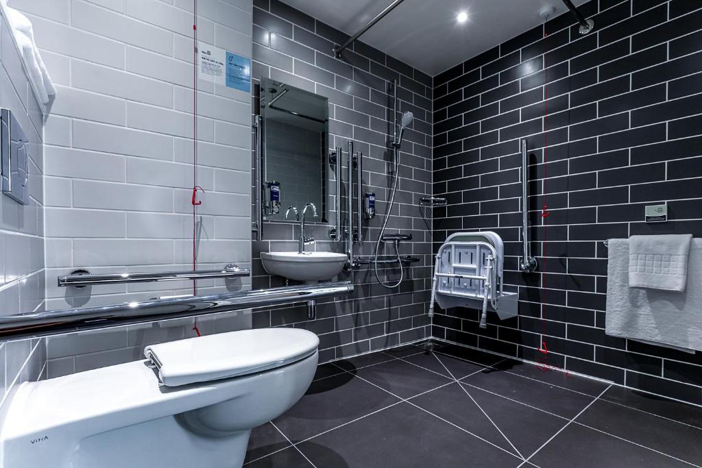 Holiday Inn Express Exeter - City Centre photo
