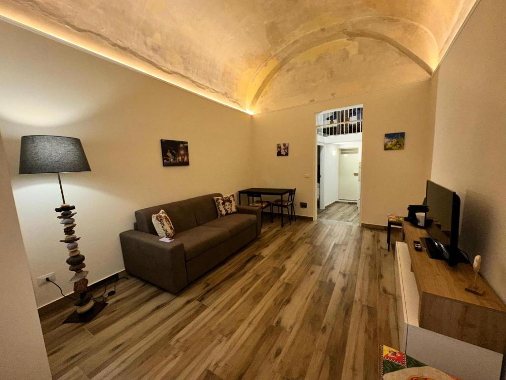 Agathae Home, Katánie