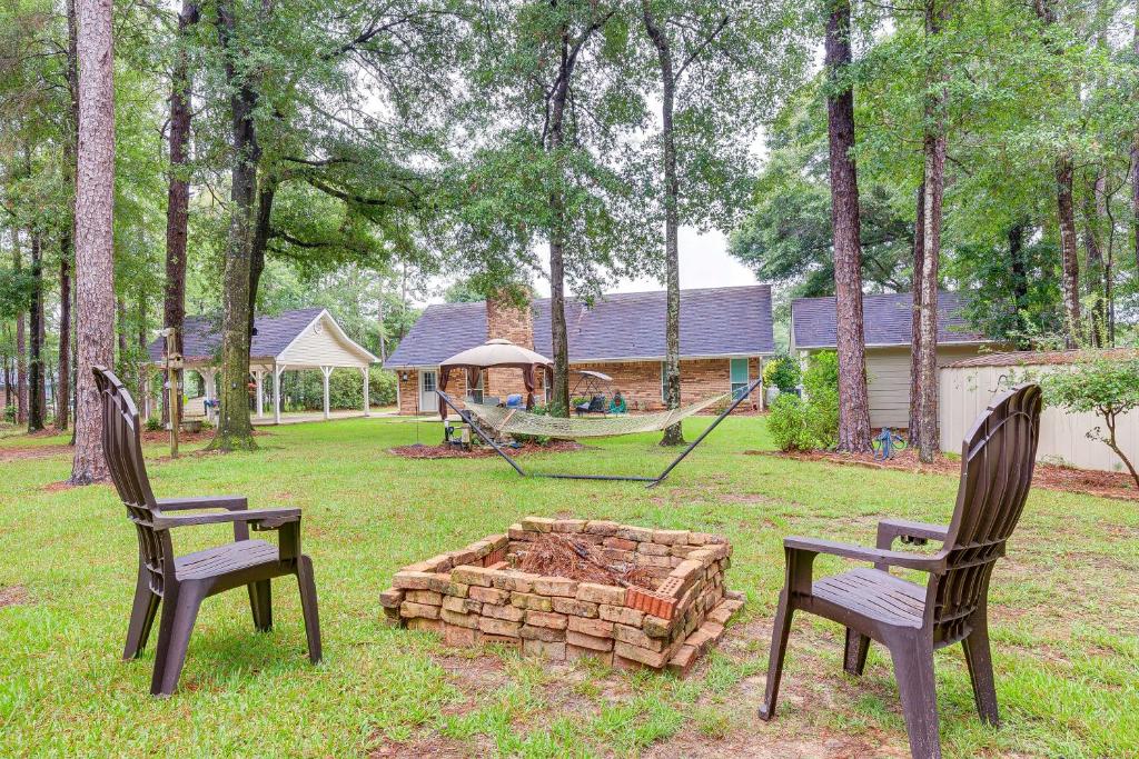 Dog-Friendly Alabama Retreat with Patio and Fire Pit!