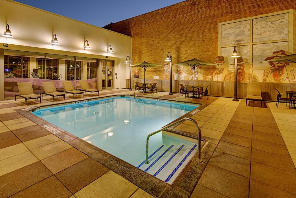 Swimming pool, Residence Inn by Marriott San Diego Downtown/Gaslamp Quarter in San Diego (CA)