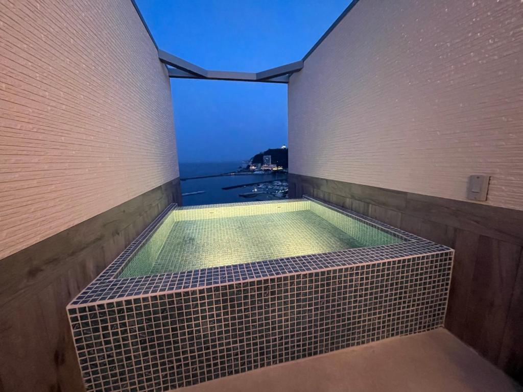 Open air bath