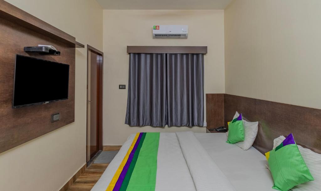 FabHotel Pranav Park photo