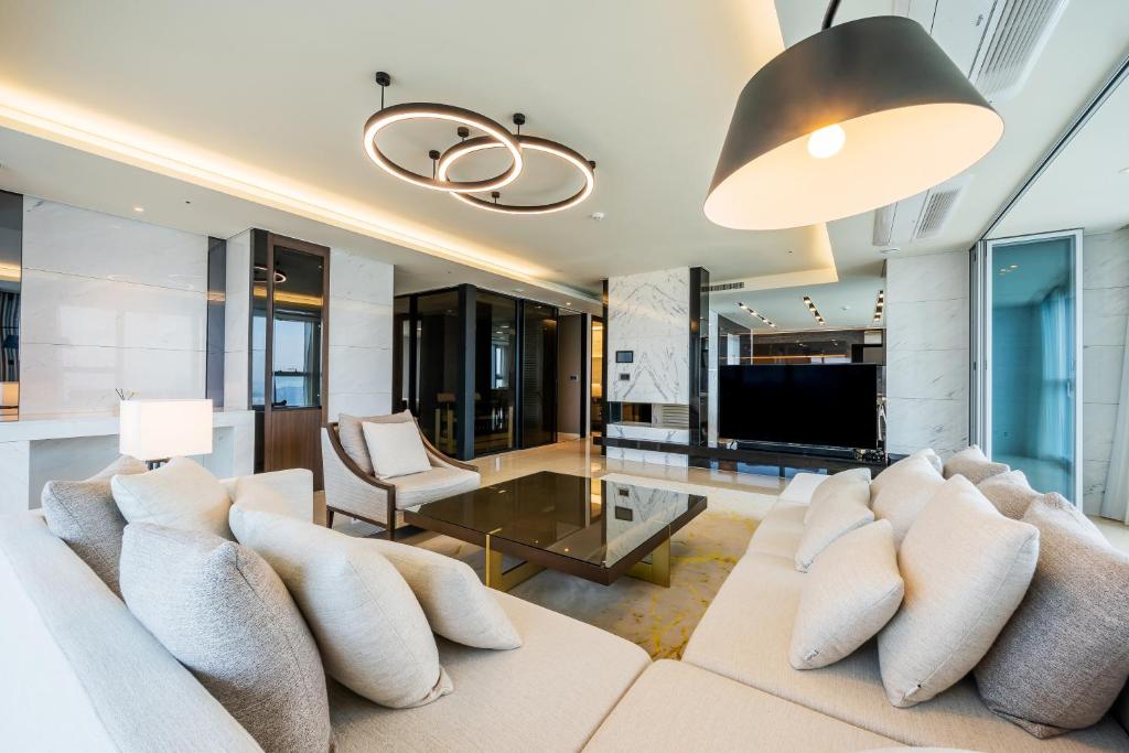 Busan LCT Residence Y collection room