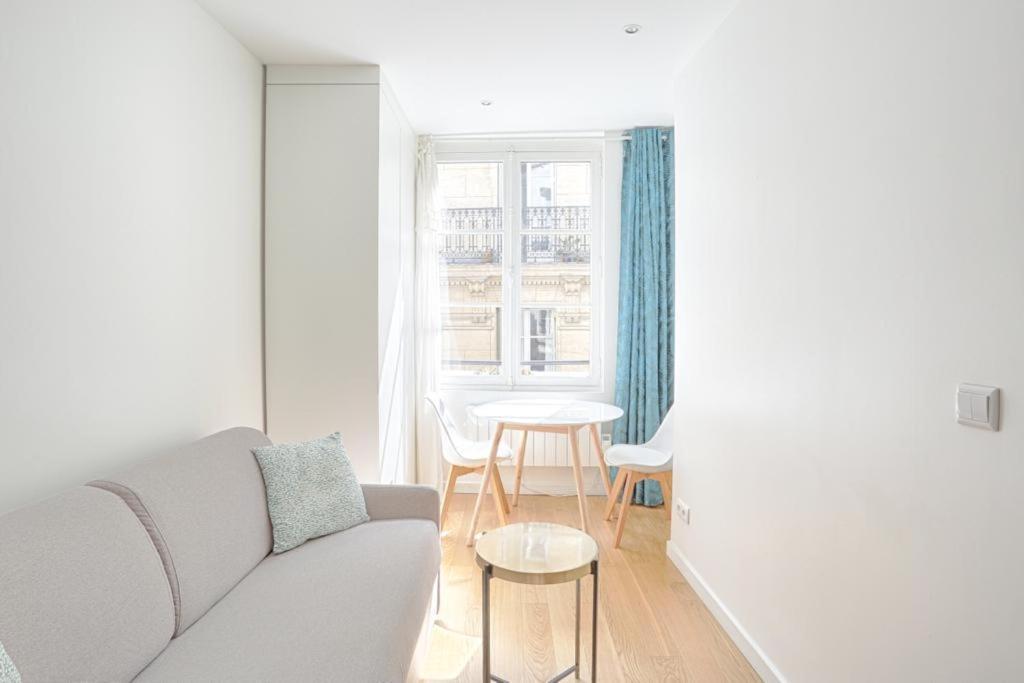 Ciseaux 4F - Studio in Saint Germain des Prés - 1