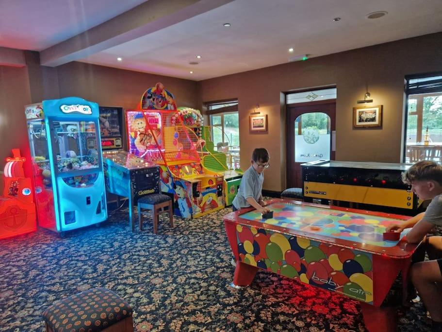 Cosy Hideaway Lodge, Glan Gwna photo 6