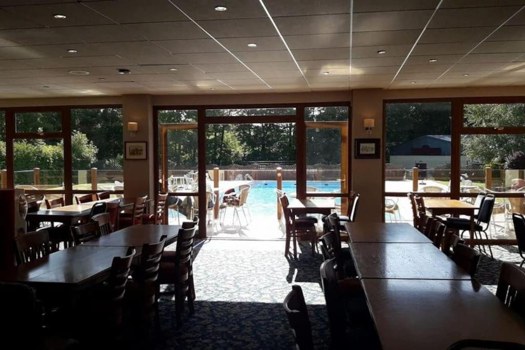 Cosy Hideaway Lodge, Glan Gwna photo 5