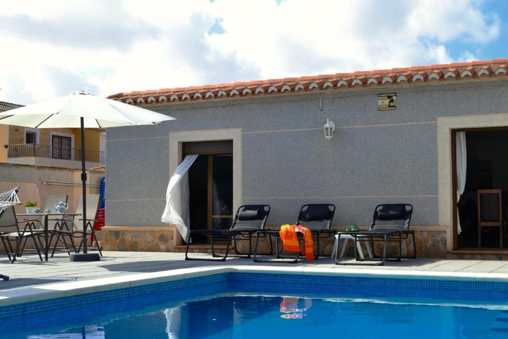 Townhouse with shared pool - 2