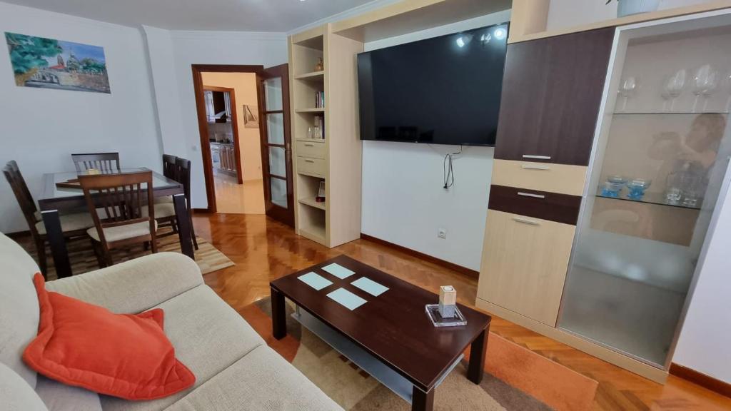 Apartment-Sleeps6-Parking-Terrace - 2