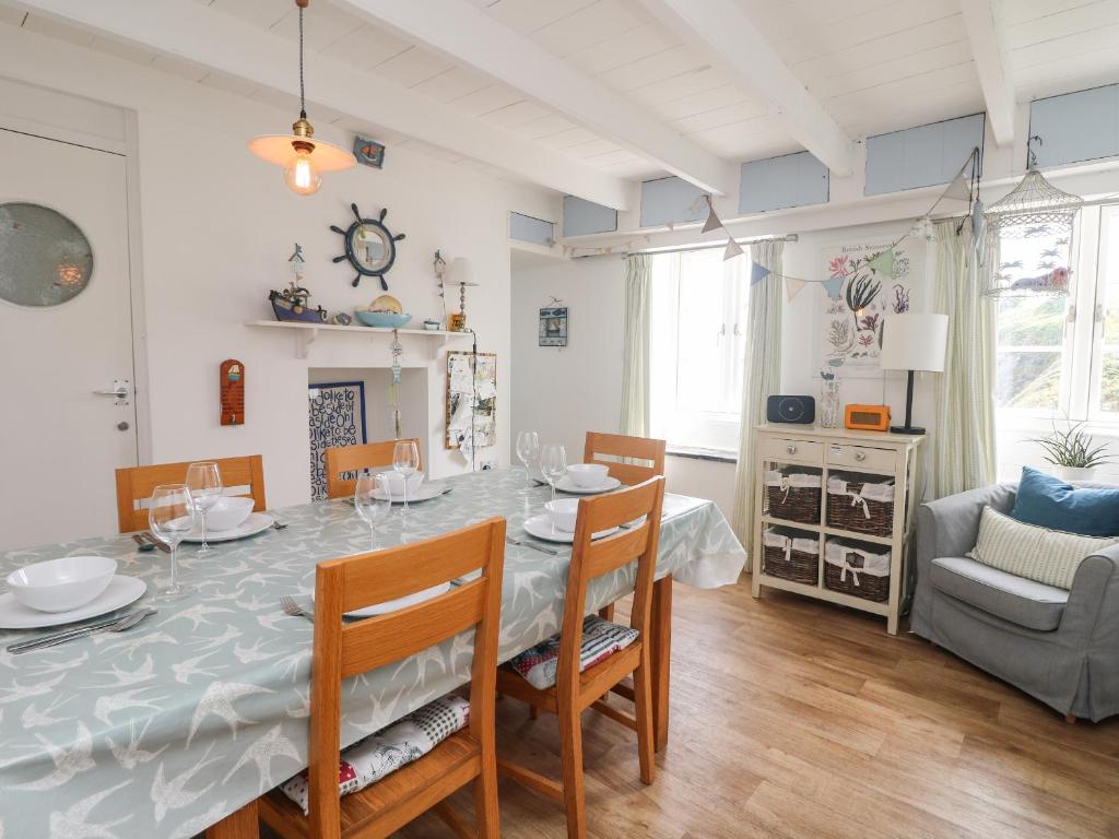 Kerbenetty Harbour Cottage photo 4