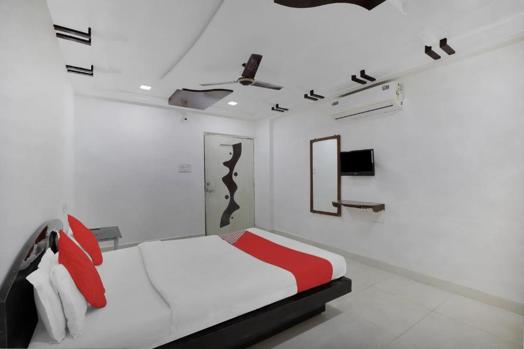 Flagship 83069 Hotel Rudra Palace photo