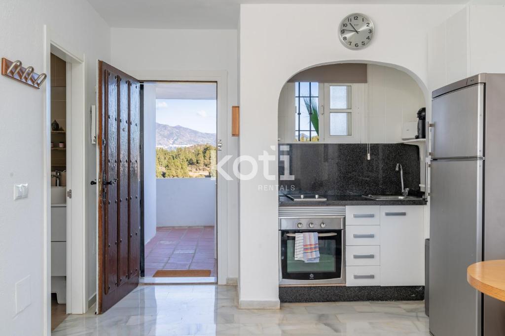Koti Rentals - Lovely Loft Swim Pool Sea Views - 5