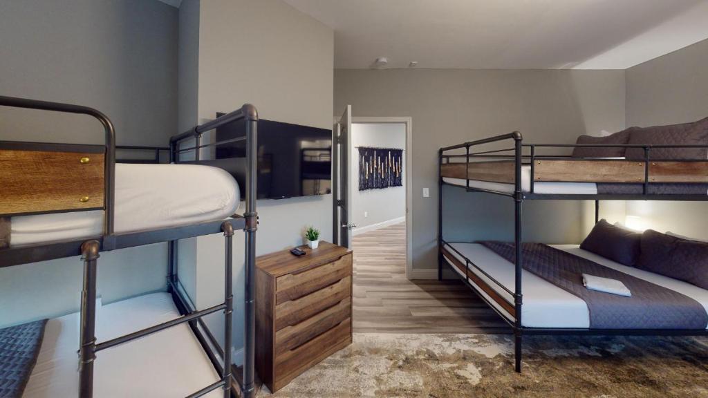 The Trailhead Condominiums photo