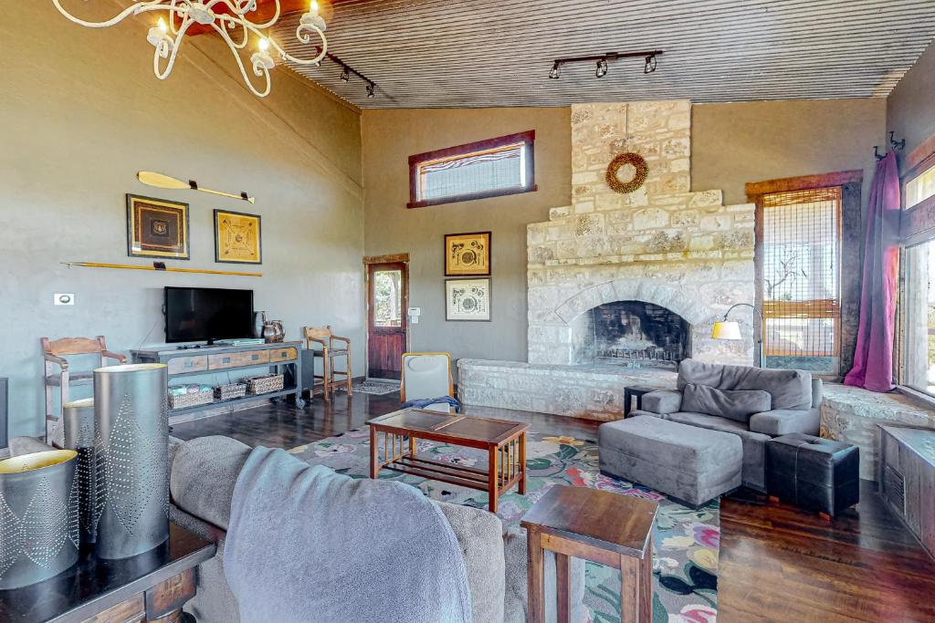 Radiant Ranch, Fredericksburg